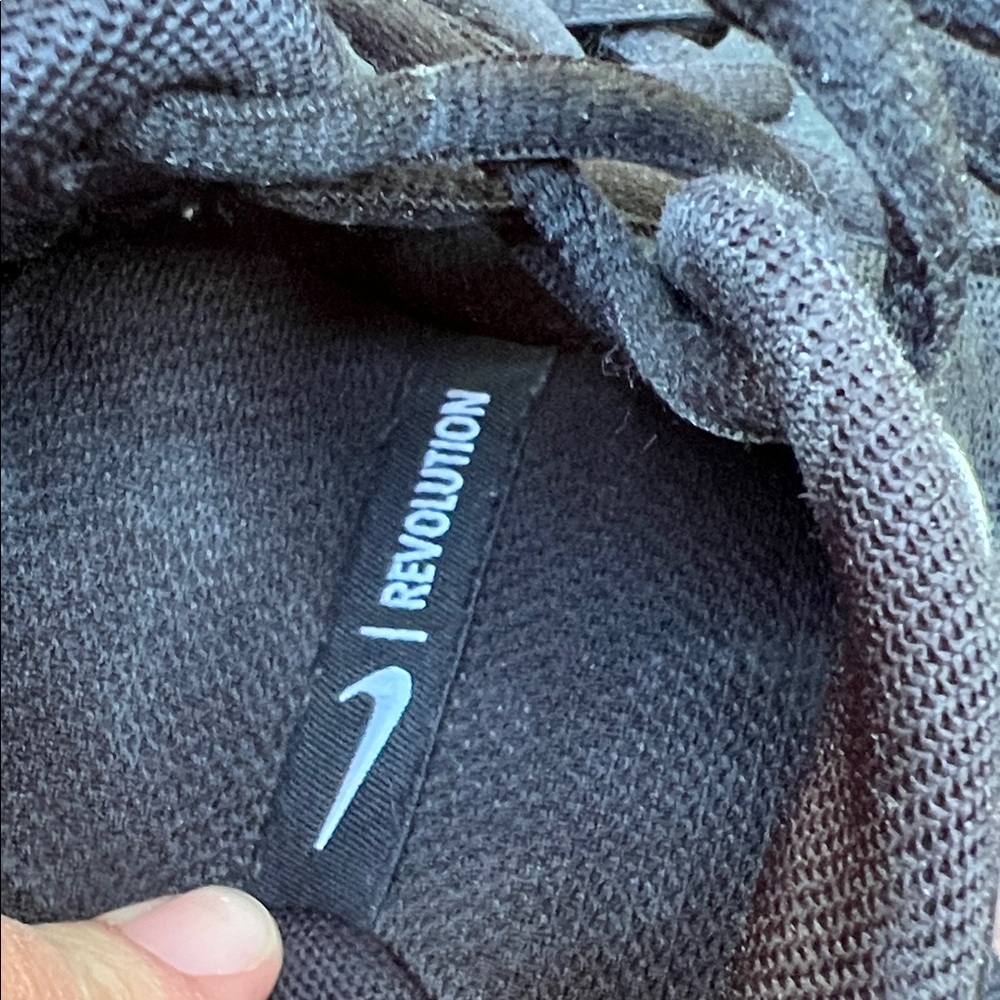 Nike Men's Revolution Black and White Athletic Shoes, Size 10 - Picture 6 of 6